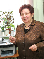 Капитолина Степановна Бобкова в своем рабочем кабинете
