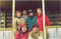 В экспедиции на Приполярном Урале в 2002 г. В первом ряду слева направо: Г.Н. Табаленкова, И.В. Далькэ; во втором ряду: Т.К. Головко, И.Г. Захожий, Е.В. Гармаш, С.П. Маслова.